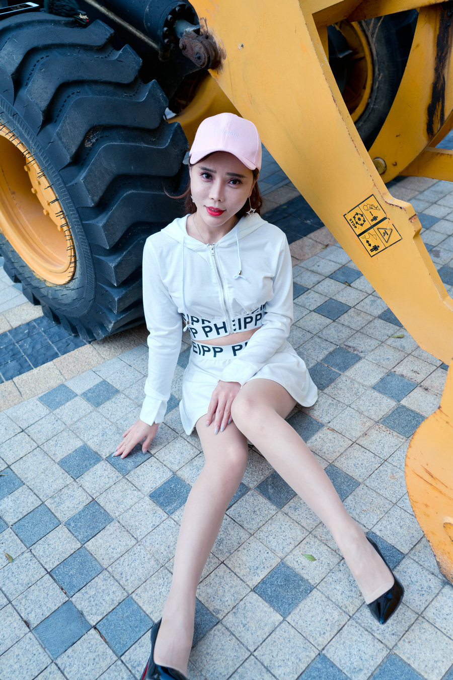 精选街拍视频 No.5129 御风街拍 在惠州海边度假的白色超短裙肉丝网红艾小青 [316P1V-4.58GB] ...