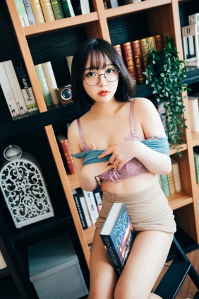 [LOOZY] Yeeun - Librarian Girl [84P2V-1.74GB]